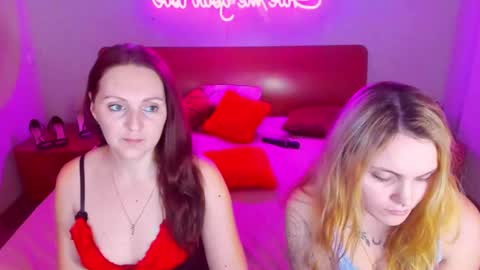 Snapshot of magiceyess chatting on February 6, 10:36 am Lili and Bella online show from February 6, 10:36 am