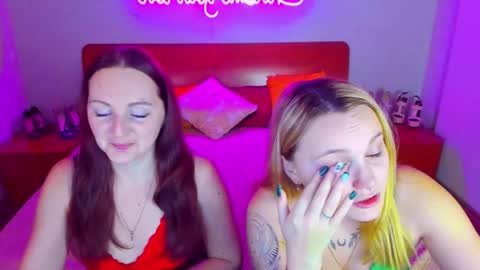 Snapshot of magiceyess chatting on January 17, 7:19 am Lili and Bella online show from January 17, 7:19 am