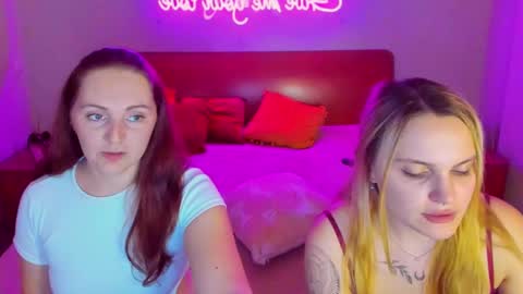 Snapshot of magiceyess chatting on March 6, 10:30 am Lili and Bella online show from March 6, 10:30 am