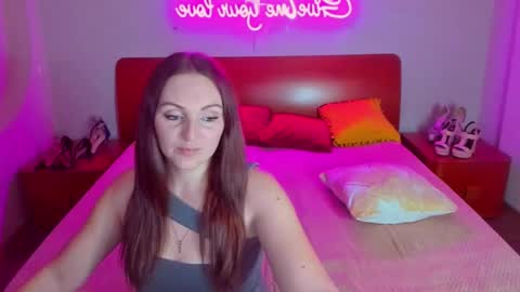 Snapshot of magiceyess chatting on March 12, 10:48 am Lili and Bella online show from March 12, 10:48 am