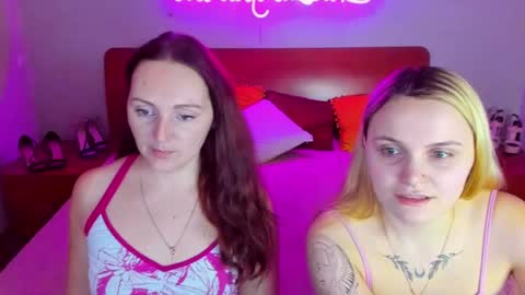 Snapshot of magiceyess chatting on February 2, 7:20 am Lili and Bella online show from February 2, 7:20 am