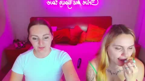 Snapshot of magiceyess chatting on March 2, 10:45 am Lili and Bella online show from March 2, 10:45 am