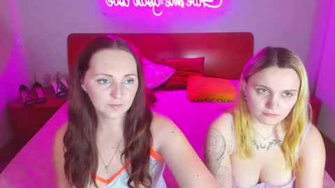 Snapshot of magiceyess chatting on February 16, 10:10 am Lili and Bella online show from February 16, 10:10 am