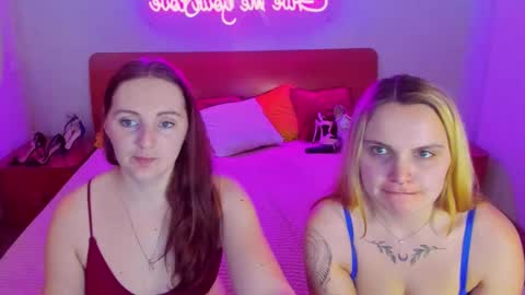 Snapshot of magiceyess chatting on March 9, 10:19 am Lili and Bella online show from March 9, 10:19 am