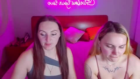 Snapshot of magiceyess chatting on March 12, 7:46 am Lili and Bella online show from March 12, 7:46 am