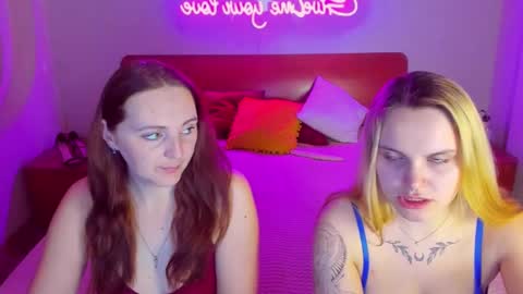 Snapshot of magiceyess chatting on March 9, 7:12 am Lili and Bella online show from March 9, 7:12 am