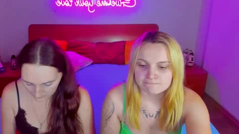 Snapshot of magiceyess chatting on January 12, 10:12 am Lili and Bella online show from January 12, 10:12 am
