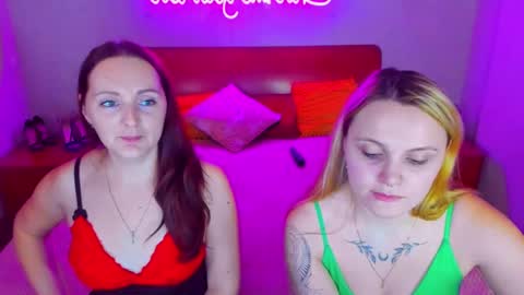 Snapshot of magiceyess chatting on January 17, 10:22 am Lili and Bella online show from January 17, 10:22 am