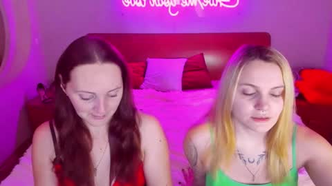 Snapshot of magiceyess chatting on February 8, 7:26 am Lili and Bella online show from February 8, 7:26 am