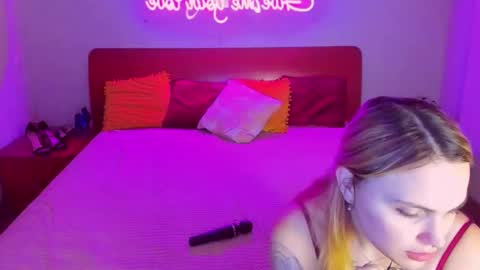 Snapshot of magiceyess chatting on March 6, 7:14 am Lili and Bella online show from March 6, 7:14 am