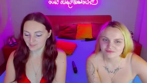 Snapshot of magiceyess chatting on January 11, 7:17 am Lili and Bella online show from January 11, 7:17 am