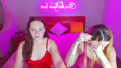 Snapshot of magiceyess chatting on February 14, 7:28 am Lili and Bella online show from February 14, 7:28 am