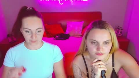 Snapshot of magiceyess chatting on February 27, 10:44 am Lili and Bella online show from February 27, 10:44 am