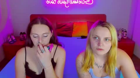 Snapshot of magiceyess chatting on January 10, 10:06 am Lili and Bella online show from January 10, 10:06 am