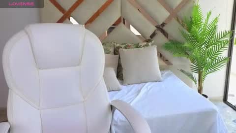 Maiaa Ruiz  online show from March 8, 5:11 pm