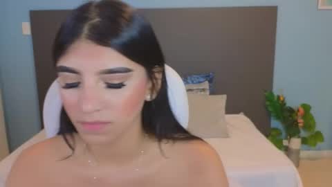 Maiaa Ruiz  online show from February 12, 1:37 pm