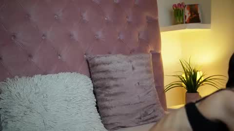  Maia  online show from September 26, 7:33 pm