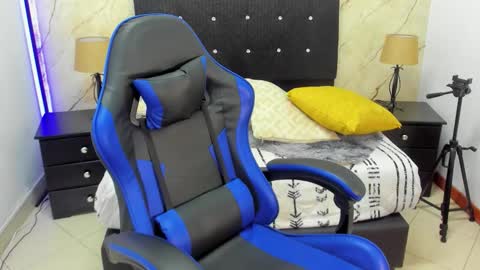 M A I K O L -- M O N S T E R C O C L online show from November 6, 3:53 am