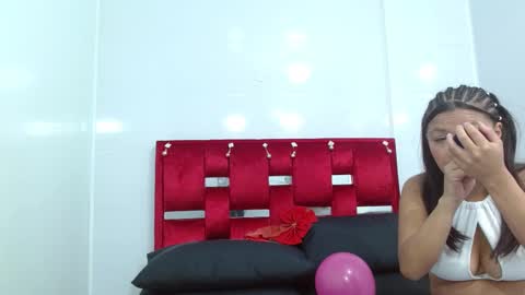 maily_adams online show from December 5, 12:39 pm