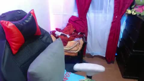 Snapshot of maitte_22 chatting on February 8, 6:12 am Hello friends Im on another account    online show from February 8, 6:12 am
