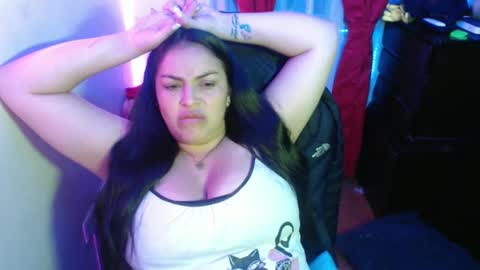 Snapshot of maitte_22 chatting on February 19, 4:12 am Hello friends Im on another account    online show from February 19, 4:12 am