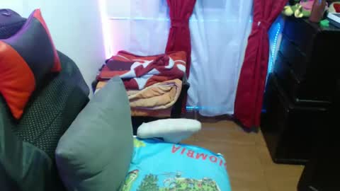 Snapshot of maitte_22 chatting on February 6, 3:06 am Hello friends Im on another account    online show from February 6, 3:06 am