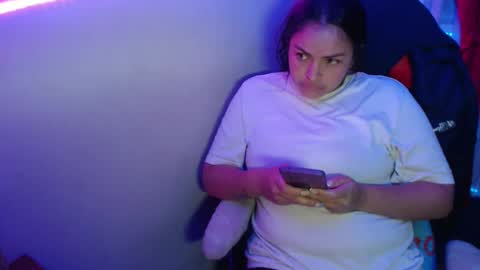 Snapshot of maitte_22 chatting on February 19, 1:08 am Hello friends Im on another account    online show from February 19, 1:08 am