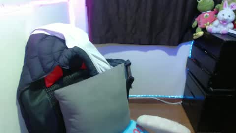 Snapshot of maitte_22 chatting on March 2, 3:24 am Hello friends Im on another account    online show from March 2, 3:24 am