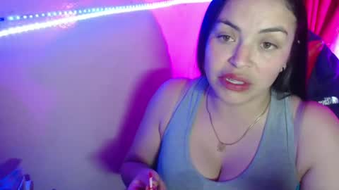 Snapshot of maitte_22 chatting on December 27, 3:20 am Hello friends Im on another account    online show from December 27, 3:20 am