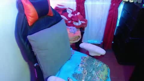 Snapshot of maitte_22 chatting on February 9, 12:49 am Hello friends Im on another account    online show from February 9, 12:49 am