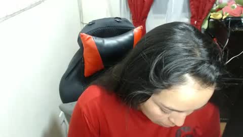 Snapshot of maitte_22 chatting on January 20, 1:28 am Hello friends Im on another account    online show from January 20, 1:28 am