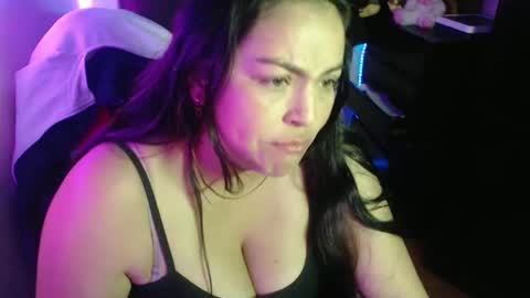 Snapshot of maitte_22 chatting on February 26, 2:08 am Hello friends Im on another account    online show from February 26, 2:08 am