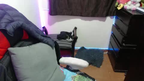 Snapshot of maitte_22 chatting on March 7, 5:18 am Hello friends Im on another account    online show from March 7, 5:18 am