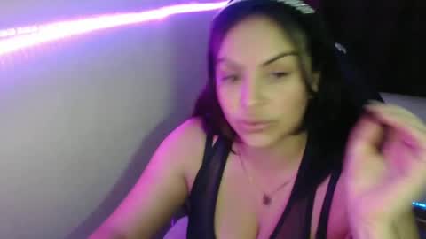 Snapshot of maitte_22 chatting on March 3, 1:31 am Hello friends Im on another account    online show from March 3, 1:31 am