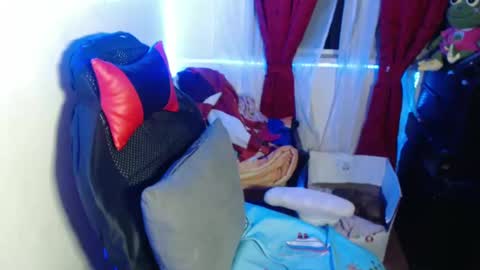 Snapshot of maitte_22 chatting on January 23, 7:22 am Hello friends Im on another account    online show from January 23, 7:22 am