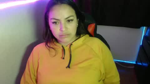 Snapshot of maitte_22 chatting on March 10, 12:50 am Hello friends Im on another account    online show from March 10, 12:50 am