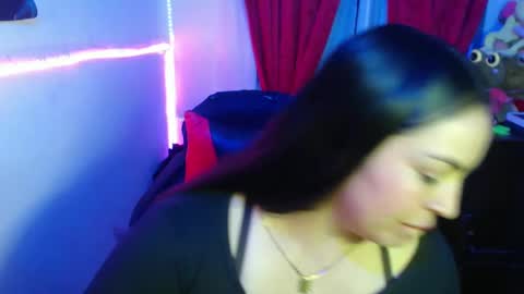 Snapshot of maitte_22 chatting on January 31, 4:14 am Hello friends Im on another account    online show from January 31, 4:14 am