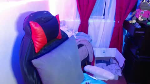 Snapshot of maitte_22 chatting on January 29, 1:58 am Hello friends Im on another account    online show from January 29, 1:58 am