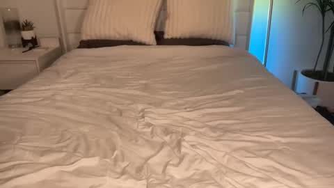 Makayla Ray online show from May 9, 12:05 am