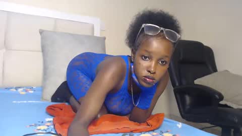 Snapshot of mamaapussy chatting on February 11, 3:40 pm mamaa online show from February 11, 3:40 pm