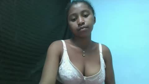 mamieriela online show from May 18, 1:39 pm