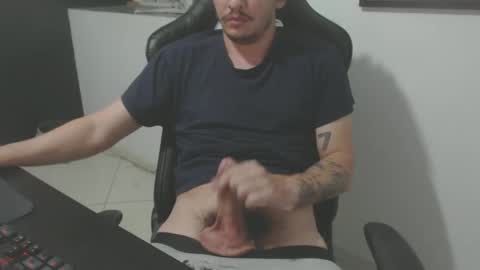 Snapshot of mamute23 chatting on January 8, 1:42 am BigBrazilianCock online show from January 8, 1:42 am