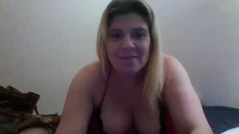 Snapshot of mandilube39 chatting on December 21, 12:38 pm mindy22 online show from December 21, 12:38 pm