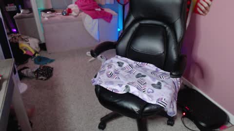 Snapshot of mandybabyxxx chatting on December 4, 11:52 pm MandyBabyXXX online show from December 4, 11:52 pm