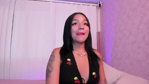 manelyk_evanss online show from May 12, 7:01 pm