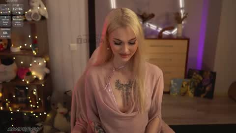 Amelie online show from June 5, 7:08 pm