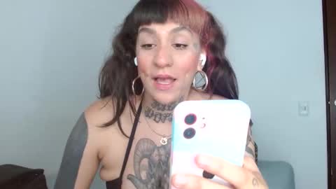 Snapshot of manuarango chatting on October 23, 8:42 pm Spiritual Gangsta Princess 1111 online show from October 23, 8:42 pm