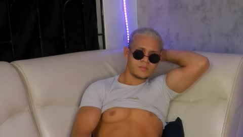 Manuel online show from November 25, 4:44 am