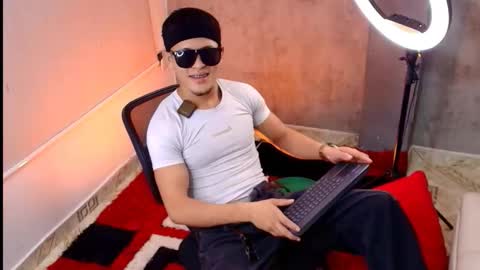 Manuel online show from March 16, 10:03 pm