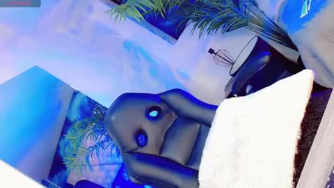 Manuela Kingsley online show from March 8, 6:05 pm